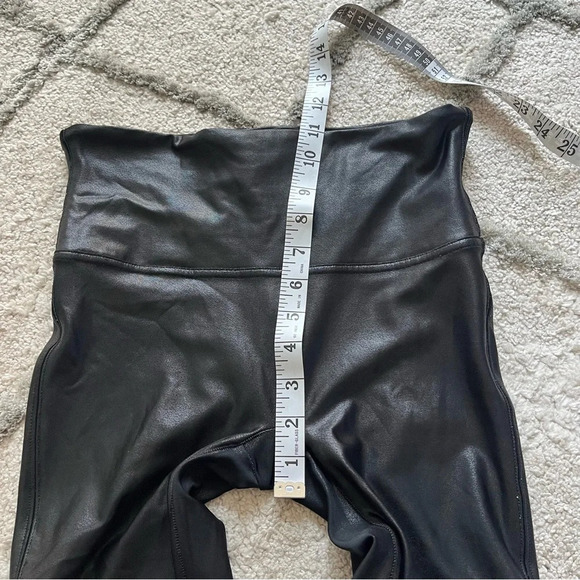 Spanx Faux Leather liquid Leggings black pull on high rise slimming medium - Picture 4 of 8